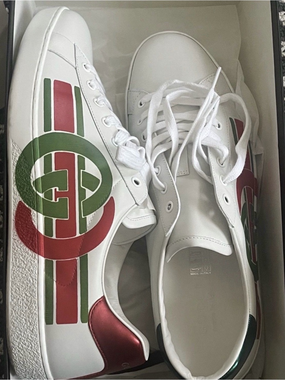 Gucci White Leather Low-Top Sneakers with Red and Green Logo